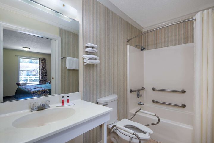 Room 15 of 39