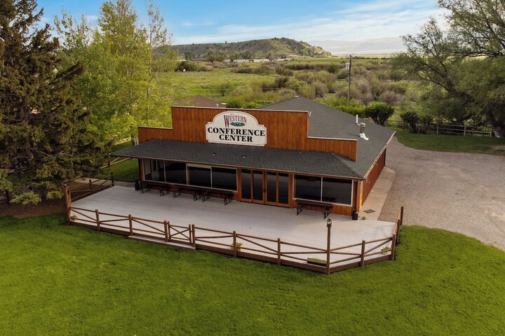 El Western Cabins & Lodges