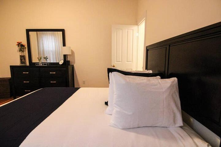 Stylish 1BR in Malden #3