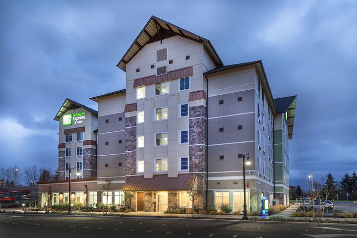 Holiday Inn Express & Suites Seattle South - Tukwila by IHG