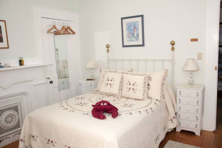 Candlebay Inn