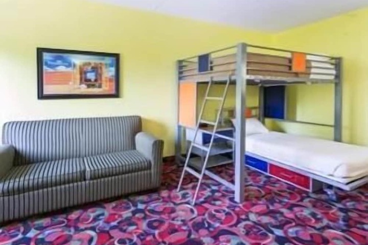 Room 25 of 39