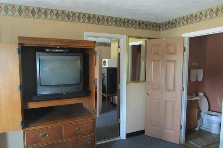 Room 8 of 12