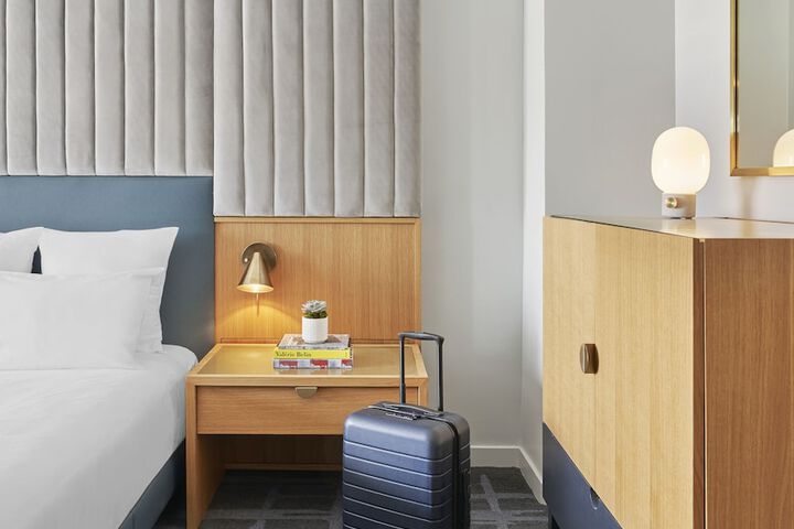 Room 34 of 60