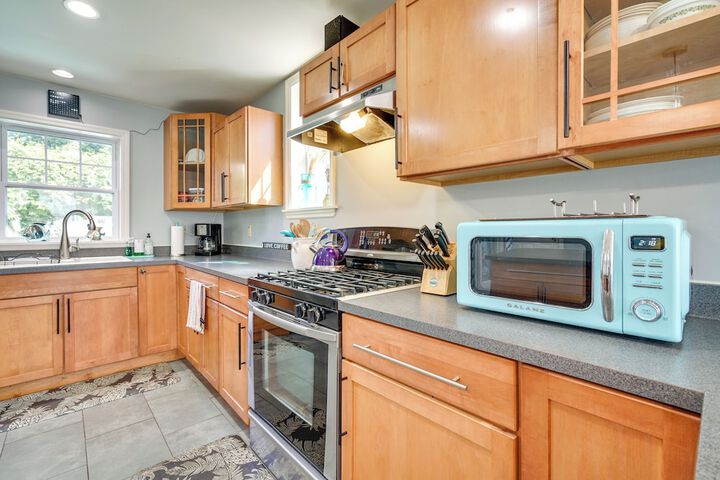 The 1818 Home w / Porch & Grill - 1 Mi to Beach!
