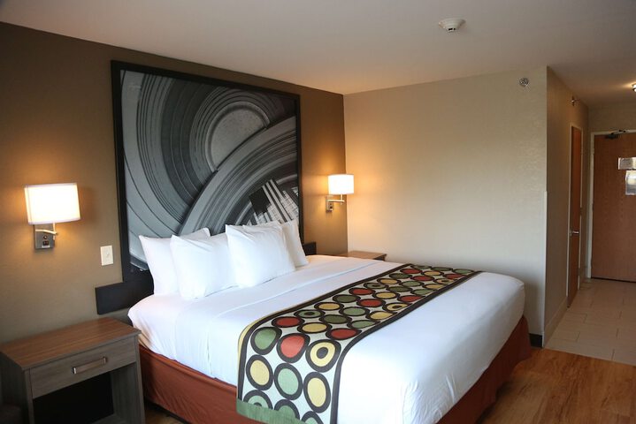 Room 8 of 27