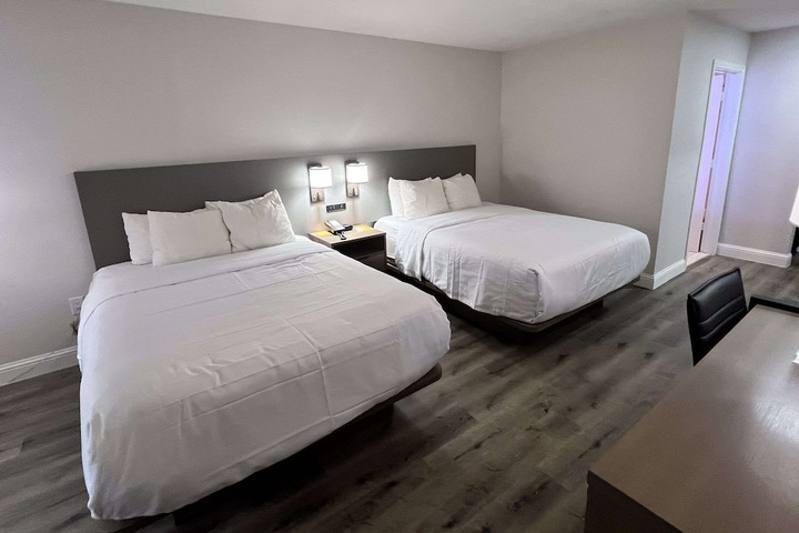 Room 18 of 32