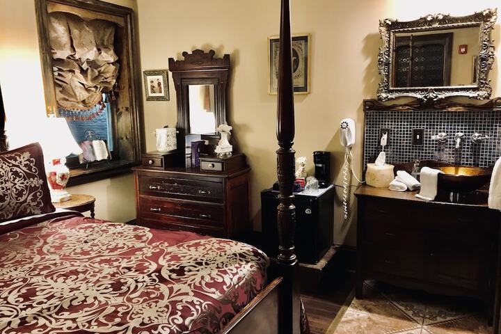 Room 27 of 95