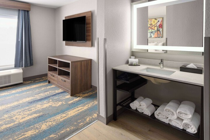 Room 21 of 40