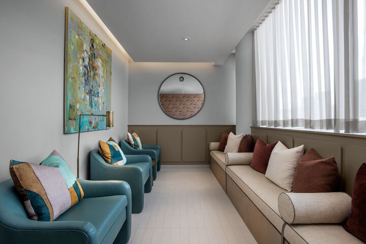 Lounge 102 of 126
