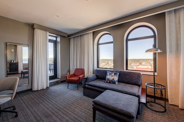 Threefoot Hotel Meridian, a Tribute Portfolio Hotel