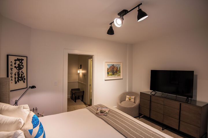Room 15 of 143