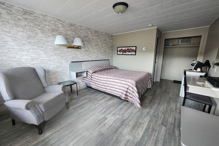 Room 5 of 6