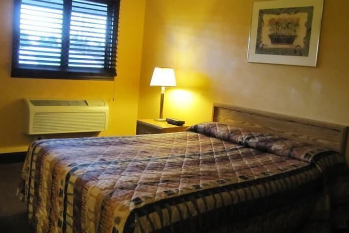 Colonial Inn Motel