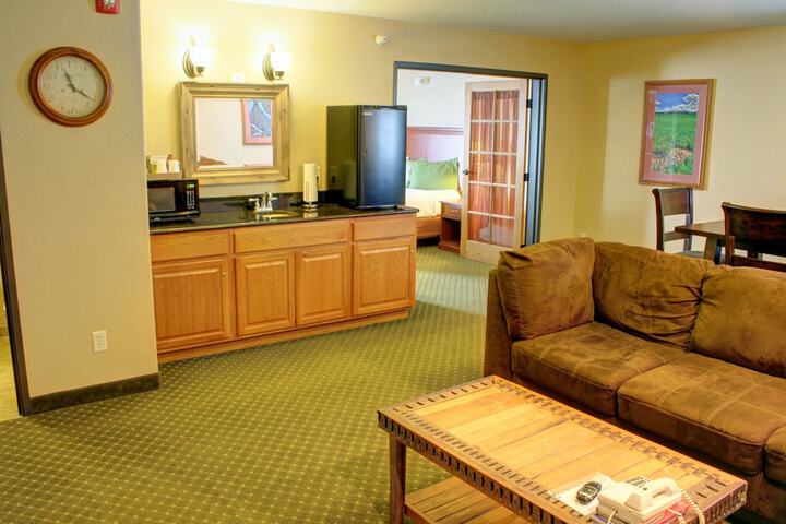 Blue Mountain Inn & Suites