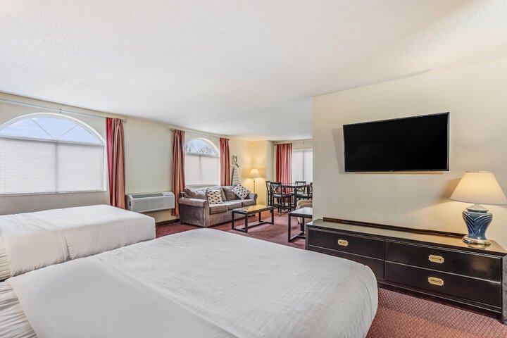 Econo Lodge Whitehall near Michigans Adventure
