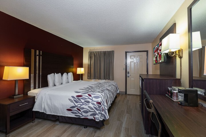 Room 28 of 36