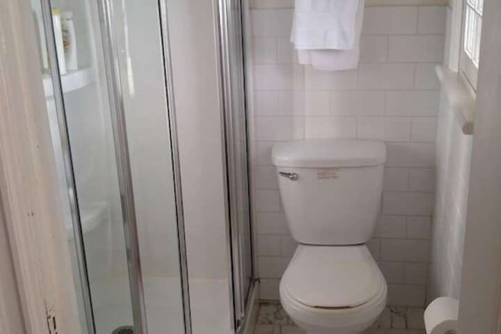 Room 16 of 28