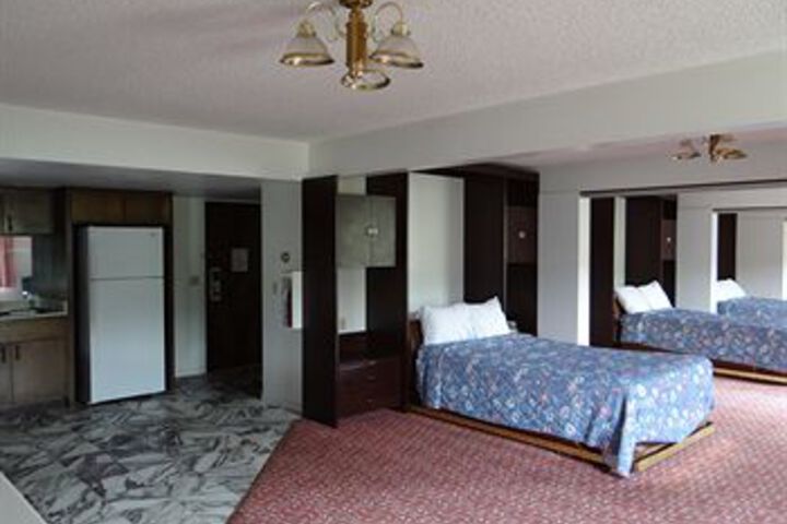 Magnuson Hotel & Suites Bellevue