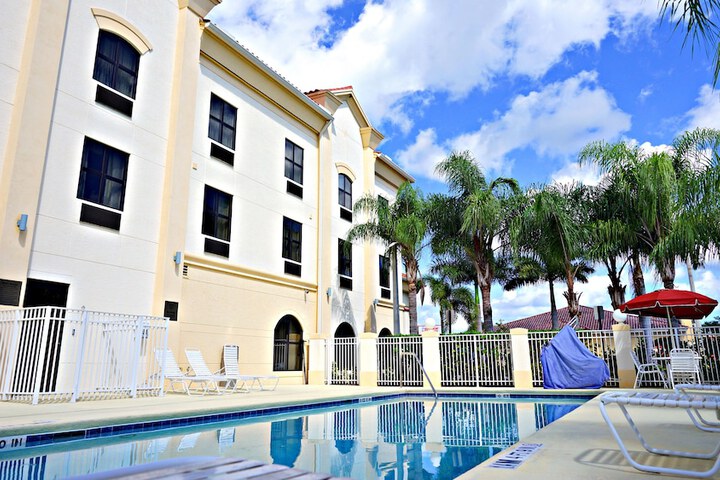 Pool 12 of 35