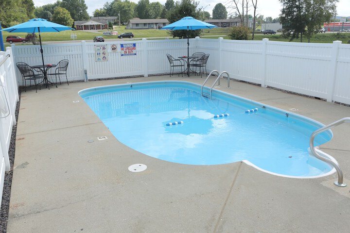 Pool 5 of 25