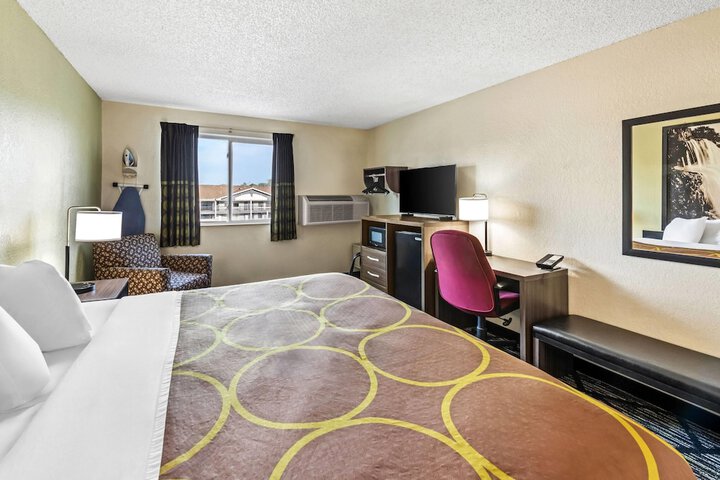 Super 8 by Wyndham Independence Kansas City