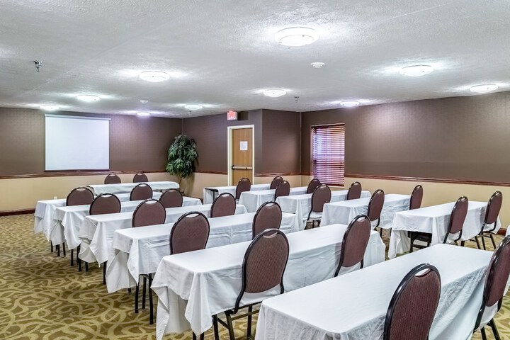 Comfort Inn & Suites Cincinnati Eastgate