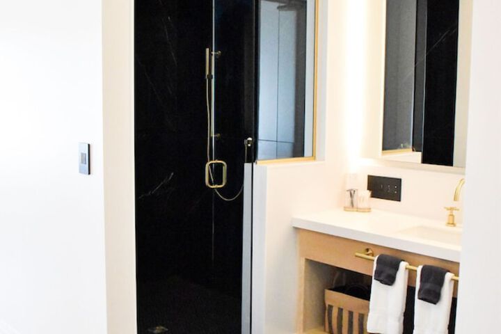 Room 100 of 110