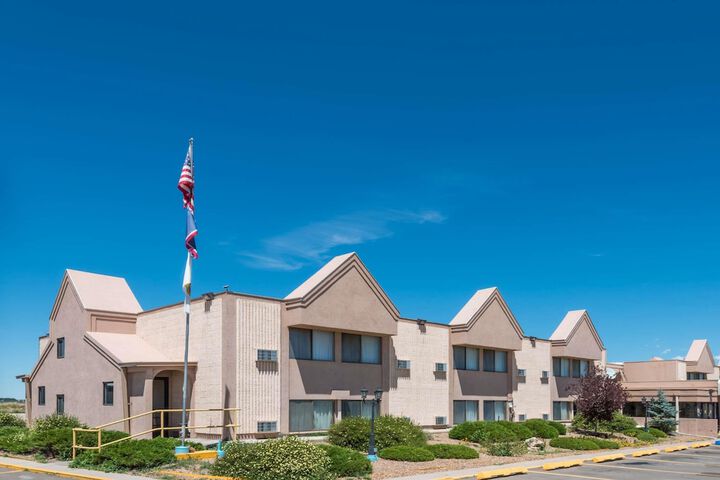 Super 8 by Wyndham Laramie