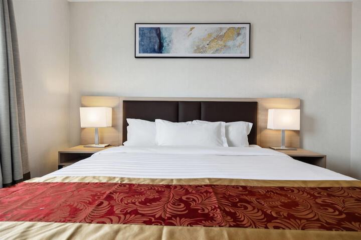 Ramada by Wyndham Flushing Queens