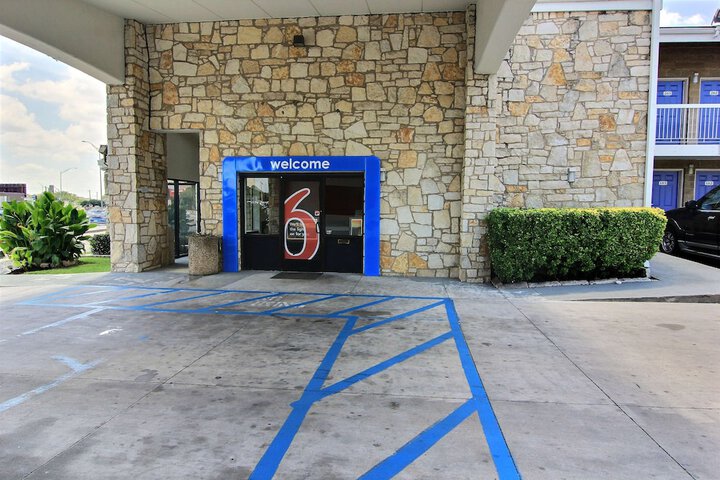 Hotel 7 of 40