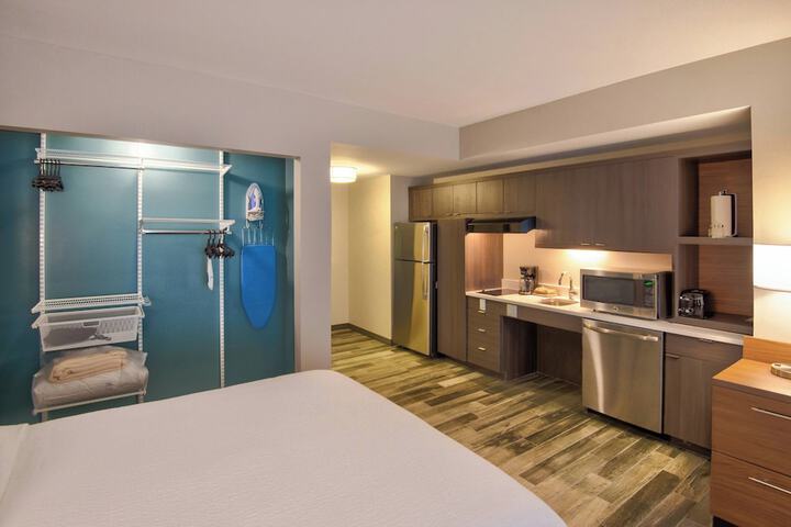 Room 32 of 45