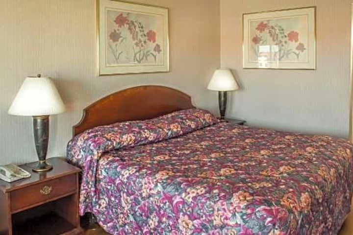 Rodeway Inn & Suites