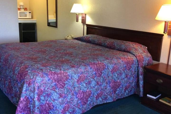 Room 8 of 16