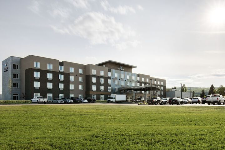 Pomeroy Inn & Suites Prince George