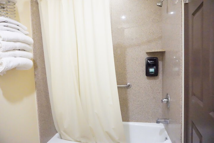 Room 52 of 66