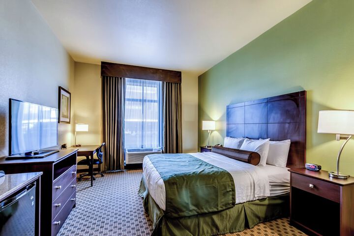 Cobblestone Inn & Suites - Waverly