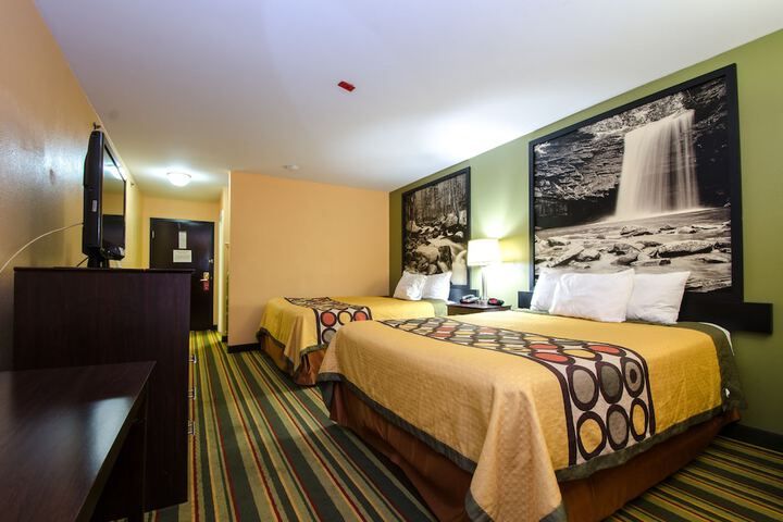 Super 8 by Wyndham Hull Street Midlothian / Richmond Area