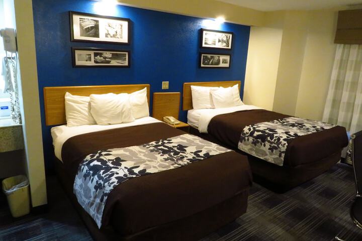 Room 32 of 53