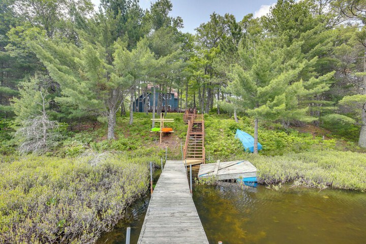 Lakefront Minocqua Getaway: Dock Game Room!