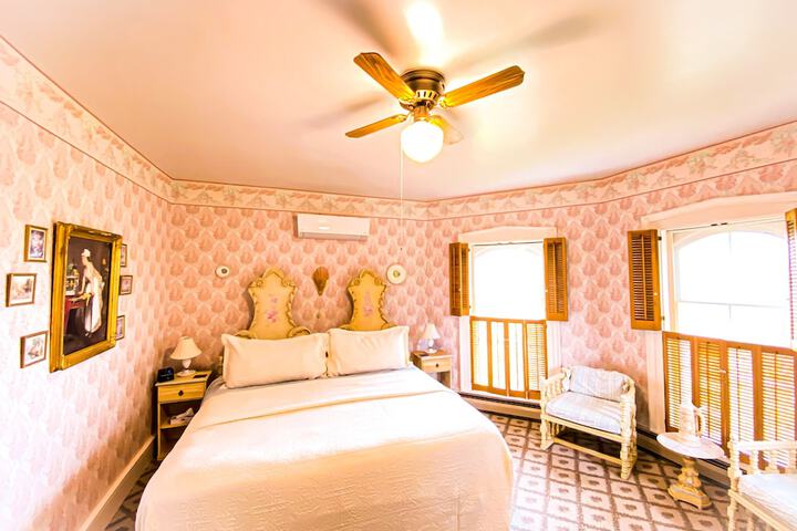 Room 32 of 70