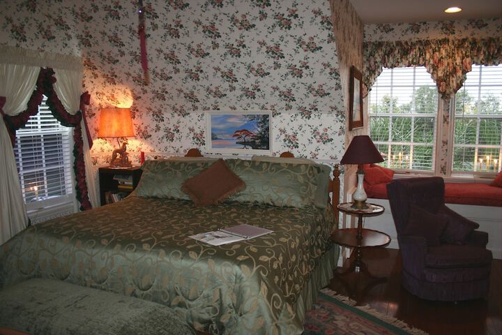 Heron Cay Lakeview Bed & Breakfast Inn