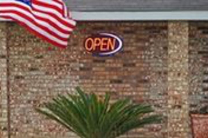Eagle Inn & Suites