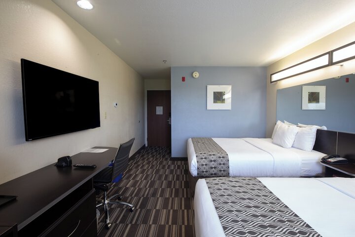Room 30 of 46
