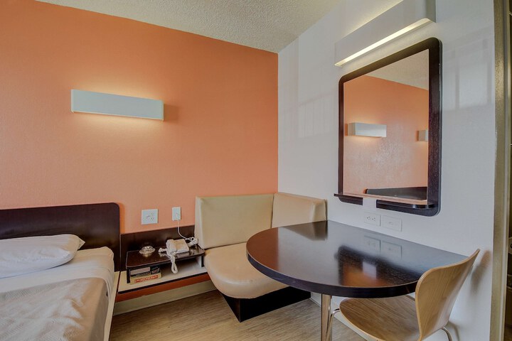 Room 20 of 37