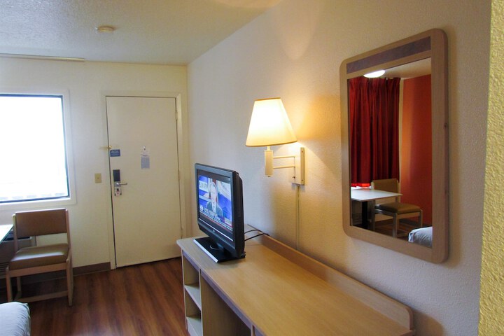 Room 23 of 34