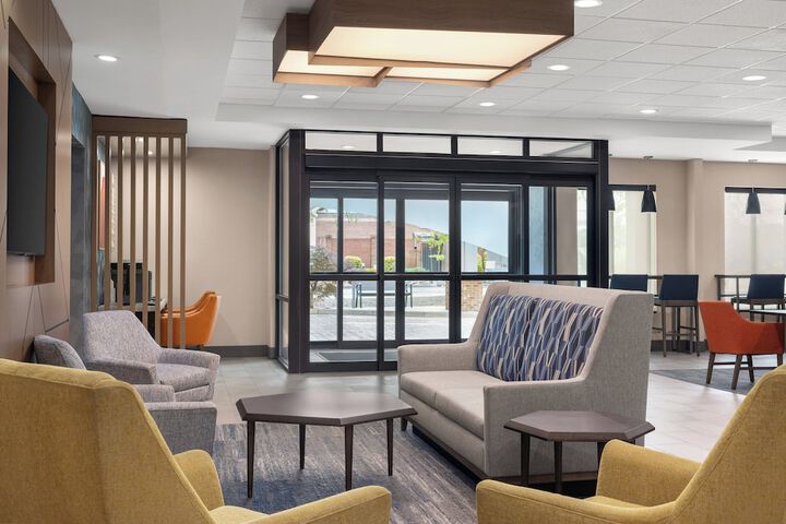 Holiday Inn Express & Suites Buford NE - Lake Lanier by IHG