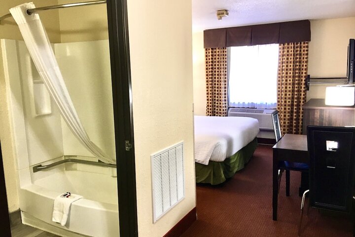 Room 35 of 77