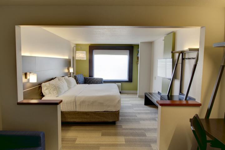 Room 16 of 40