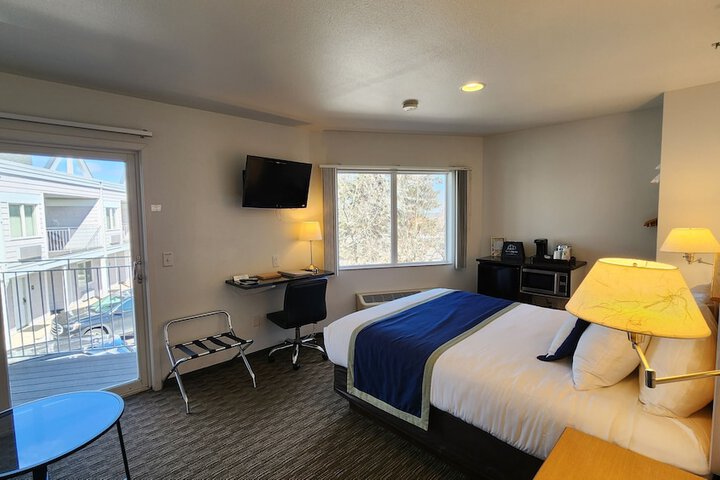 Room 32 of 66